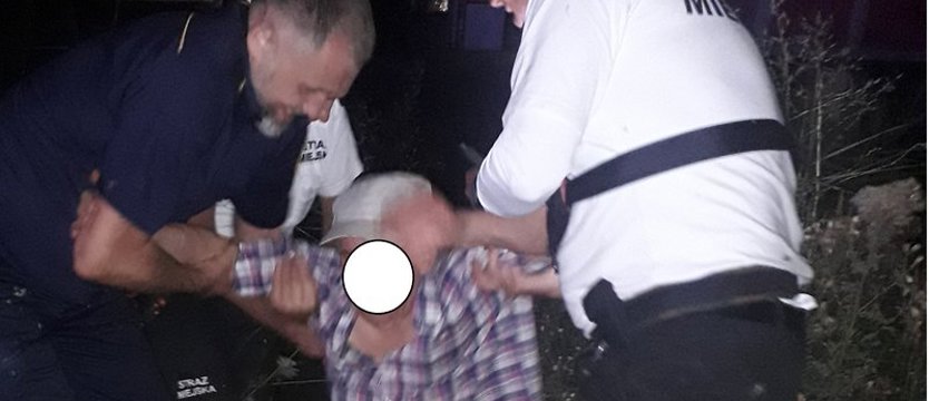 Nie mógł się wydostać z kanału. Najadł się strachu i... wstydu