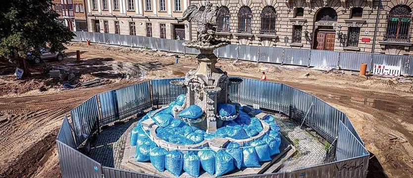 Fontanna  w centrum uwagi. Trwa przebudowa pl. Orła Białego