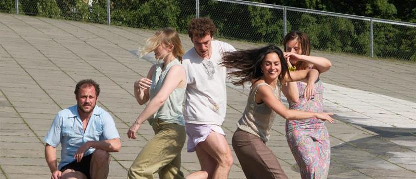 Performance przed festiwalem. Belgijscy tancerze na Placu Solidarności
