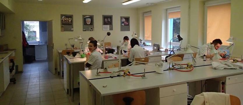 Higienistki stomatologiczne poszukiwane