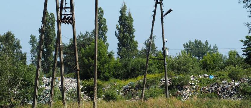 Miliony na uprzątnięcie góry śmieci przy ul. Kamiennej w Policach
