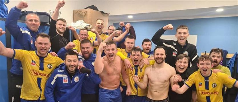 Piłka nożna. Iskierka znowu wygrywa