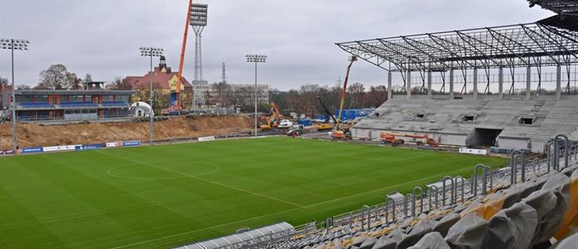 Piłka nożna. Przetarg na dzierżawę stadionu