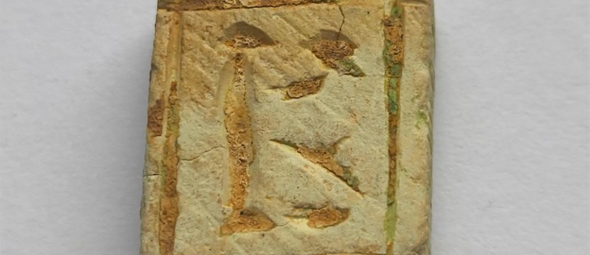 Staroegipski artefakt w przesyłce pocztowej z Wielkiej Brytanii