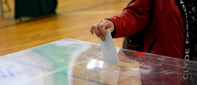 PKW: frekwencja w II turze wyborów samorządowych, według stanu na godz. 17 wyniosła 33,17 proc.