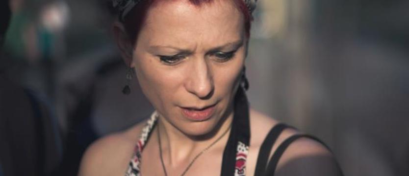 Naparstki - na obraz i dźwięk. Śpiewa aktorka Teatru Kana