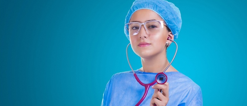 Po czterdziestce lepiej się przebadać. Panie robią to chętniej