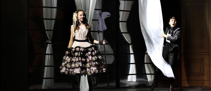 Wzbierająca groza w Operze na Zamku. Guwernantka sama przeciwko złu