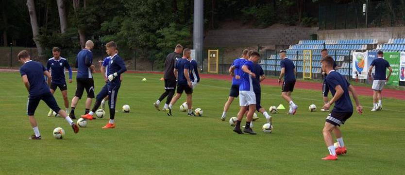 Piłka nożna. III-ligowy beniaminek z czeską pomocą...