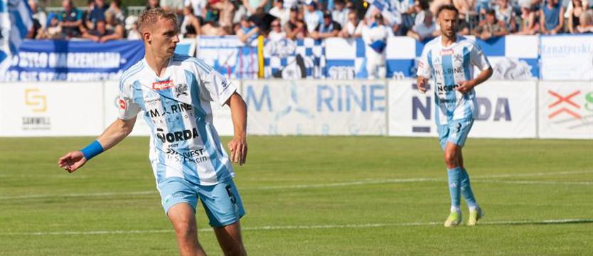 Piłka nożna. Efektowny Świt jest już wiceliderem