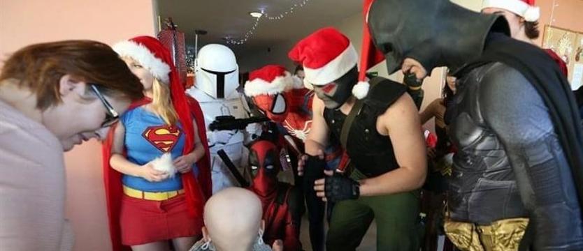 Liga Superbohaterów prosi o wsparcie! Bawią i pomagają innym, a teraz sami potrzebują pomocy