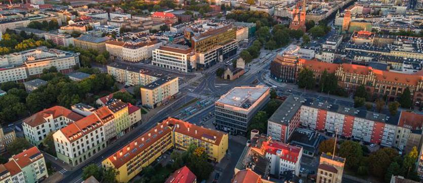 Miasta i gminy na równi pochyłej. Czy podwyżki wykończą samorządy?
