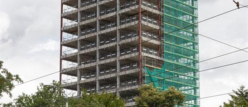 Prace przy ul. Niedziałkowskiego. Sky Garden w toku