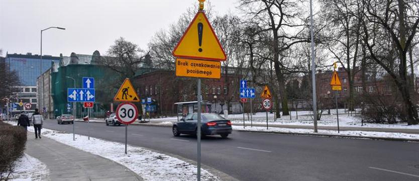 Dodatkowe oznakowanie na placu Zwycięstwa