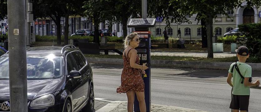 Płatność za parkowanie nie tylko w parkomacie. Dostępna kolejna aplikacja