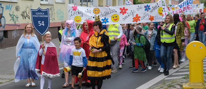 Orszak króla Maciusia przeszedł ulicami Szczecina 