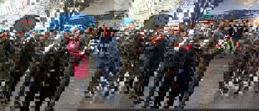 Pokłon dla żołnierzy, którzy walczyli z komunistycznym reżimem