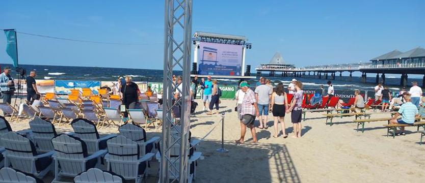 Piłka nożna. Strefa kibica nad samym morzem