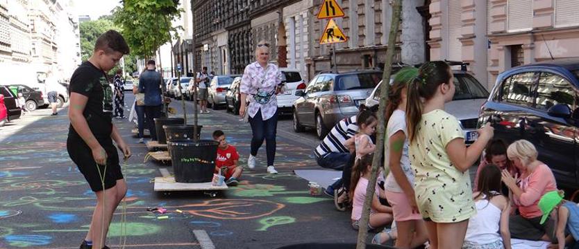 Zieleń w (niecodziennej) podróży. Drzewa dla ludzi, ulic, miasta