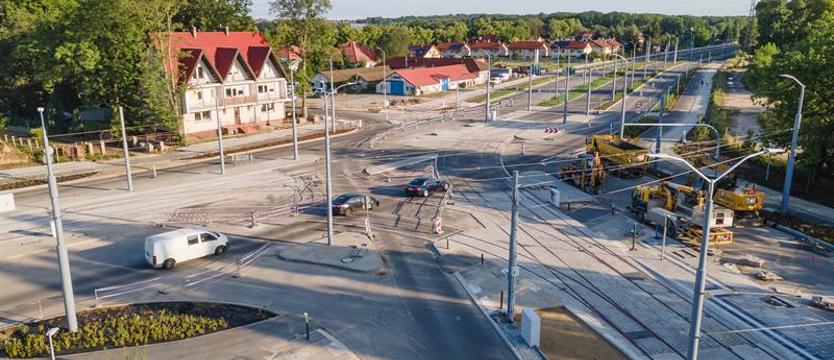Nowa część ulicy Sosabowskiego otwarta dla samochodów i tramwajów