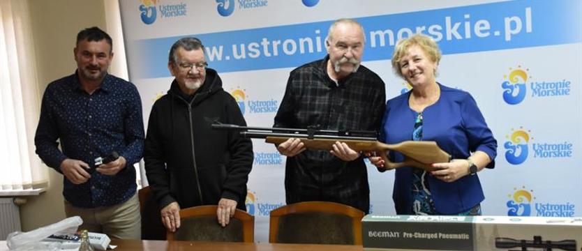 Przekazali nowe karabinki. W Ustroniu Morskim będzie można postrzelać