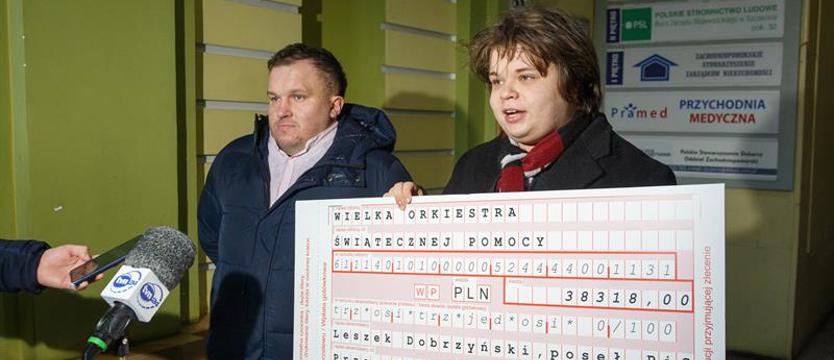 Młoda lewica zostawiła posłowi Dobrzyńskiemu czek