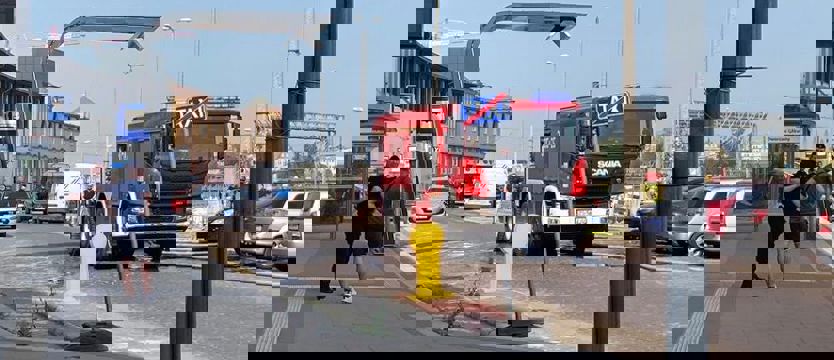 Kłęby czarnego dymu nad dworcem PKP w Szczecinie