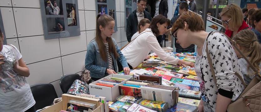 Dwa tysiące tytułów! Kiermasz książki przy fontannie Pleciugi