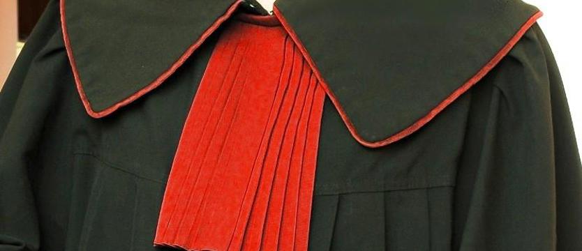 Akt oskarżenia przeciwko matce. Do 5 lat za obcięcie kciuka dziecku