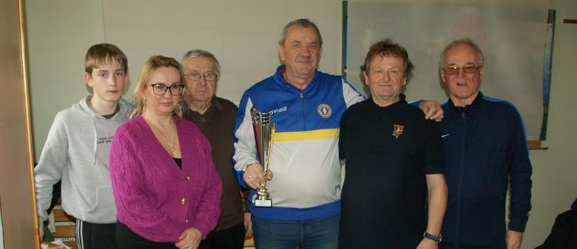 Piłka nożna. Zwycięstwa Stali Stocznia i Chemika