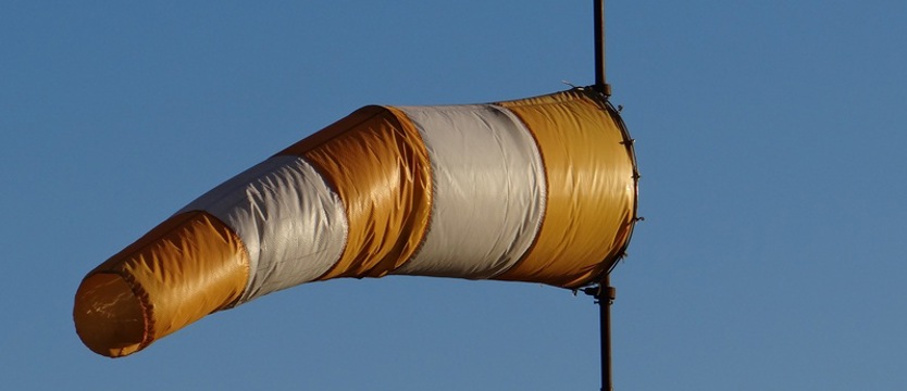 W piątek wiatr osłabnie, ale nadal może być groźnie