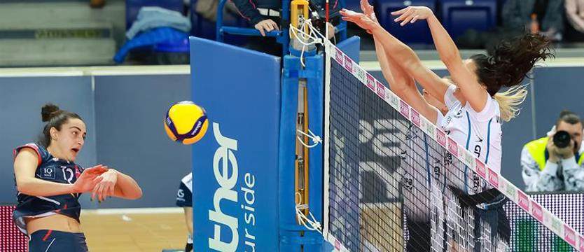 Siatkówka. Półfinał z Budowlanymi