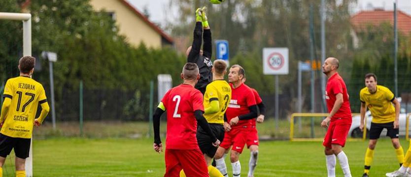 Piłka nożna. Jeziorak ponownie liderem w Klasie Okręgowej