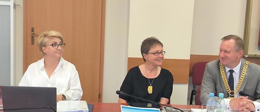 Zarząd powiatu polickiego z wotum zaufania i absolutorium