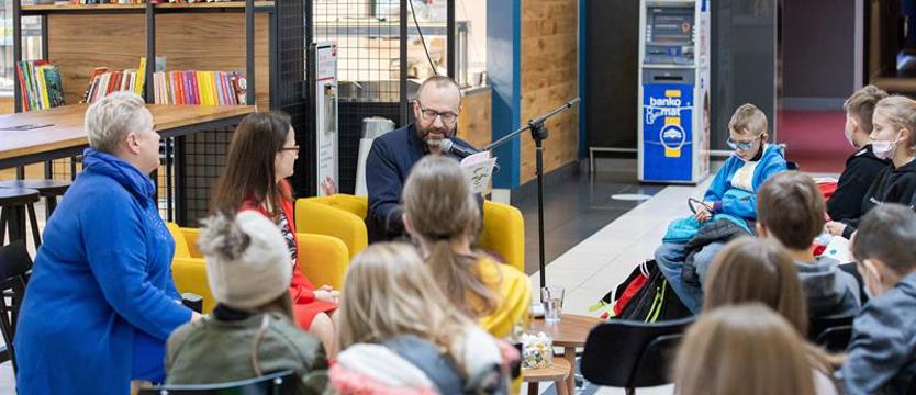 Przeczytaj i podaj dalej! Wymiana książek w Outlet Parku