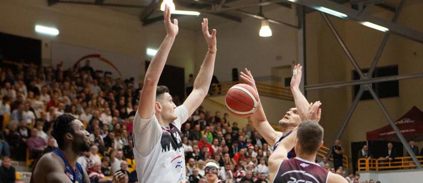 Koszykówka.  Porażka PGE Spójni w stolicy