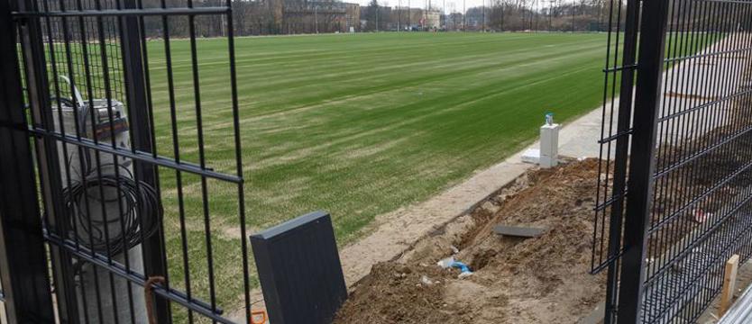 Piłka nożna. Stadion będzie gotowy w połowie roku