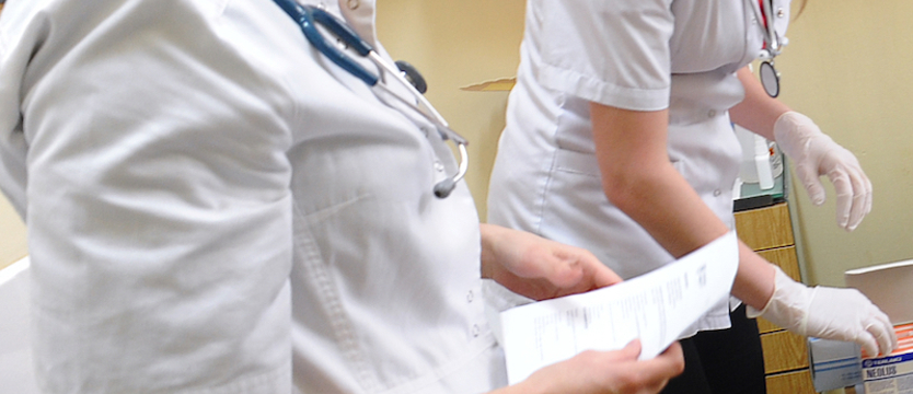 Staż lekarza. Jest umowa, zapłacą z wyrównaniem