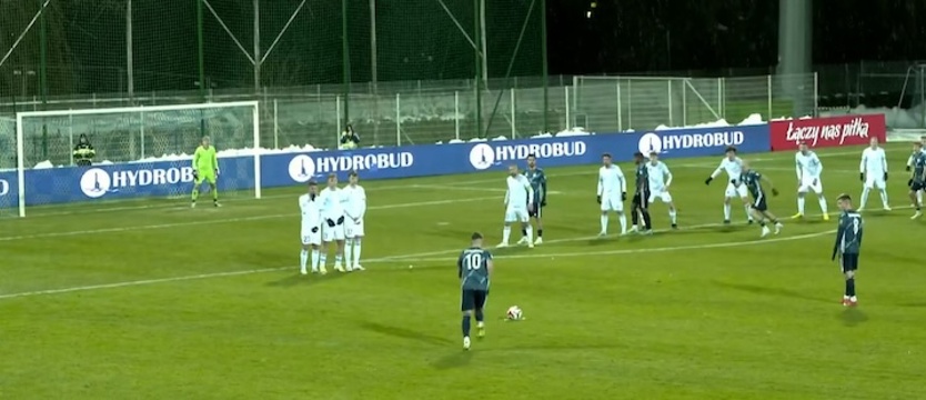 Piłka nożna. Porażka liderującej Kotwicy w ostatnim tegorocznym meczu