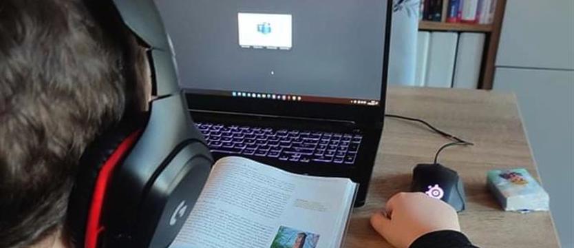 Ferie zimowe się skończyły. Najmłodsi już w szkołach, starsi wciąż uczą się zdalnie