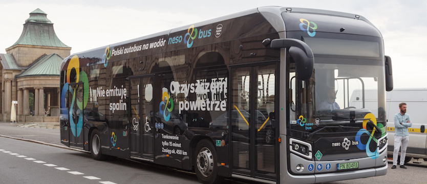 Wodorowe testy w Szczecinie. Autobus wozi pasażerów i oczyszcza powietrze