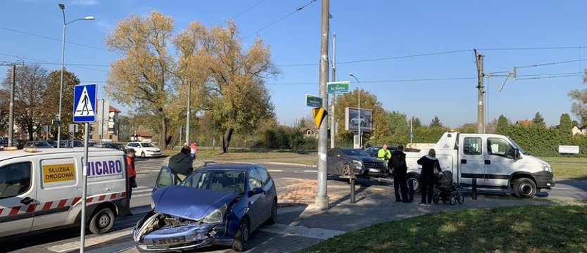 Zderzenie dwóch samochodów. Policja apeluje o ostrożną jazdę