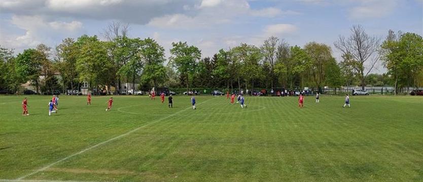 Piłka nożna. Iskierka Szczecin znowu wygrywa