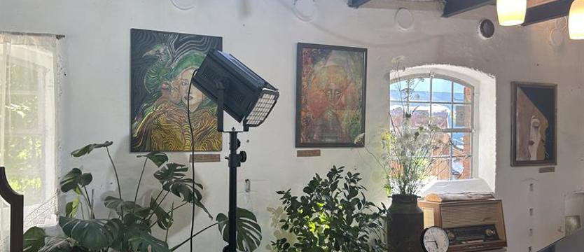 Artystyczna wioska blisko morza. Dziś przedstawienie