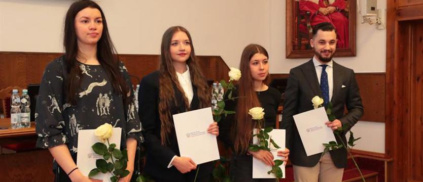 Oto zdolni studenci. Minister nagrodził najlepszych