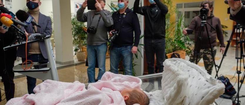 Nie mogły zostać w kraju ogarniętym wojną... Tutaj bezpiecznie urodziły