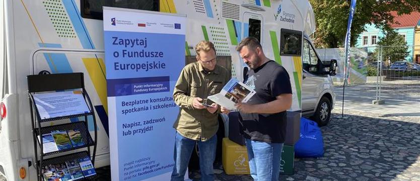 Kto i dokąd jeździ kamperami marszałka?