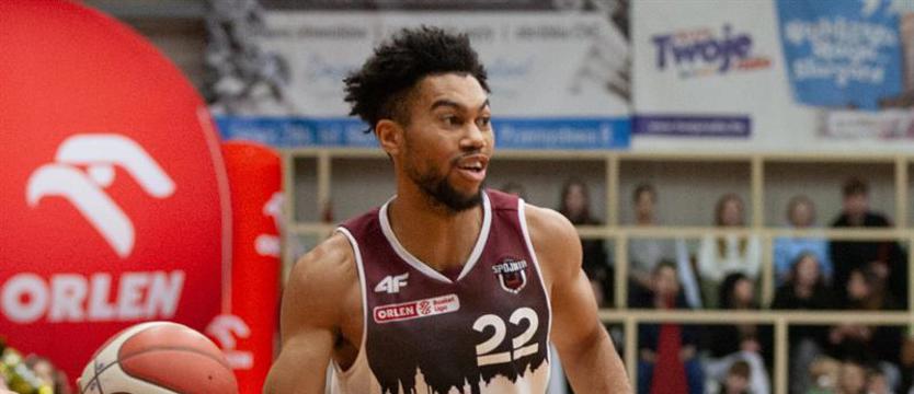 Koszykówka. Rewelacyjny Brown i wygrana Spójni