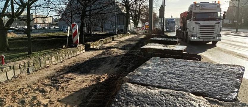 Utrudnienia od czwartku. Jeden pas przed mostem