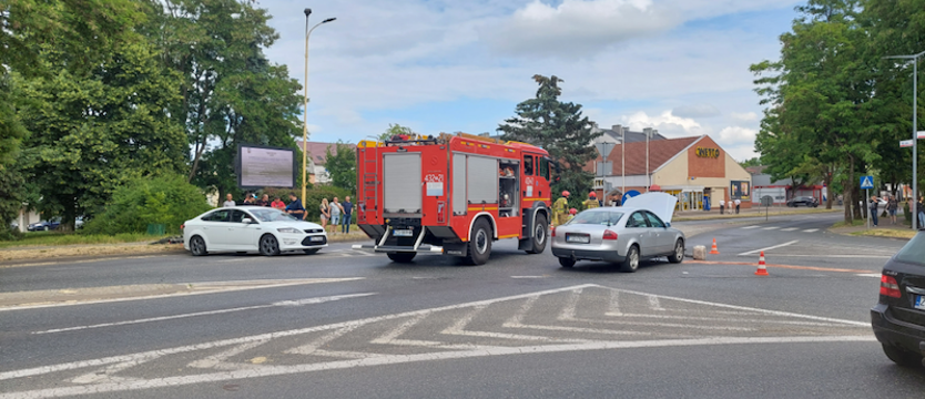 Zderzenie dwóch samochodów w Nowogardzie